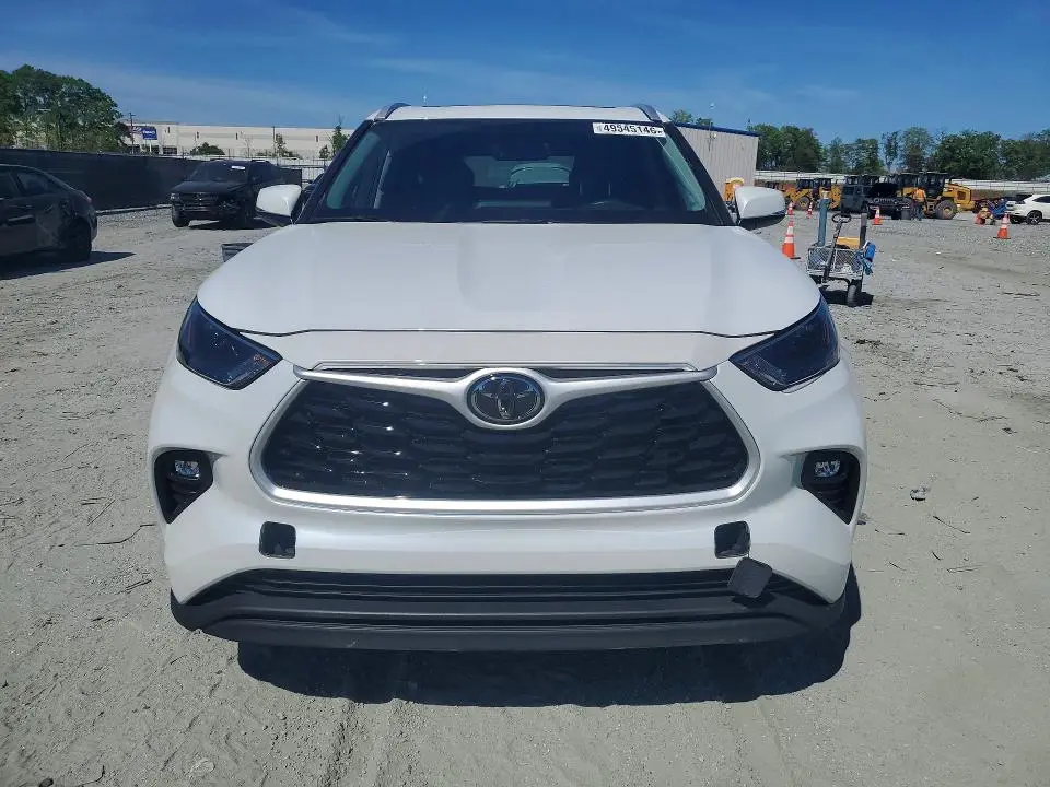 2024 TOYOTA HIGHLANDER XLE  