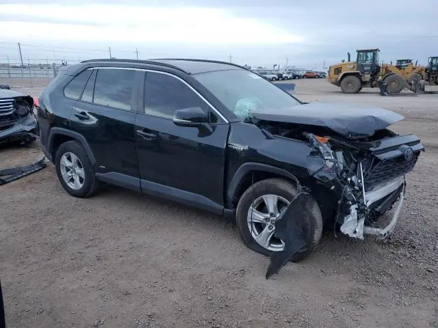 2021 TOYOTA RAV4 XLE  