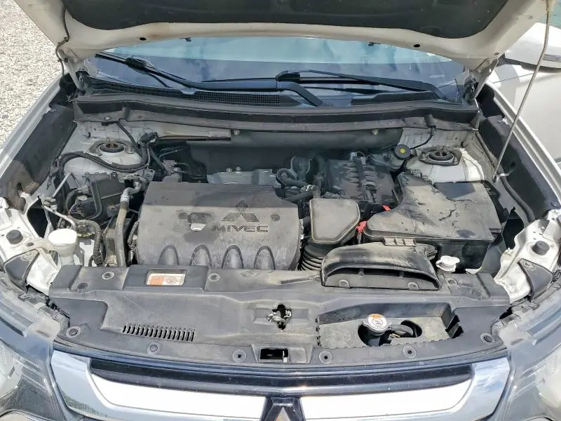 2018 MITSUBISHI OUTLANDER SE  