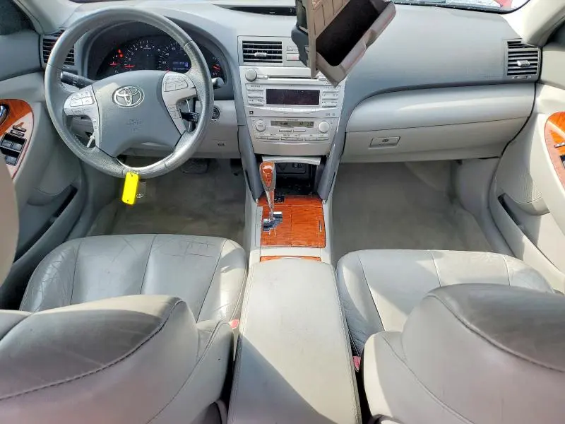 2011 TOYOTA CAMRY XLE V6  