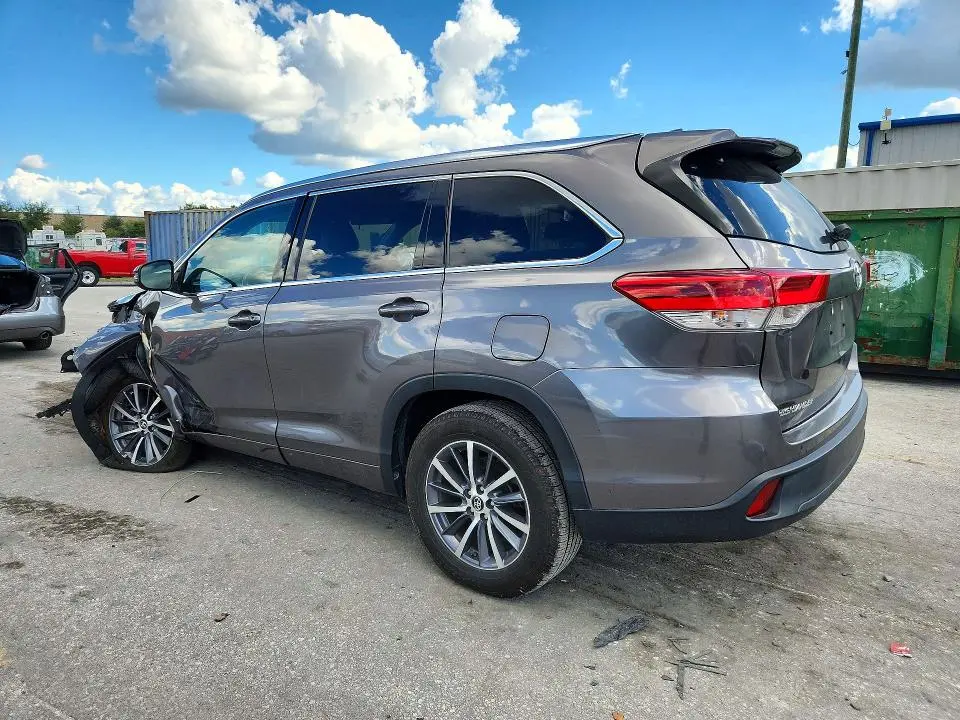 2018 TOYOTA HIGHLANDER XLE  