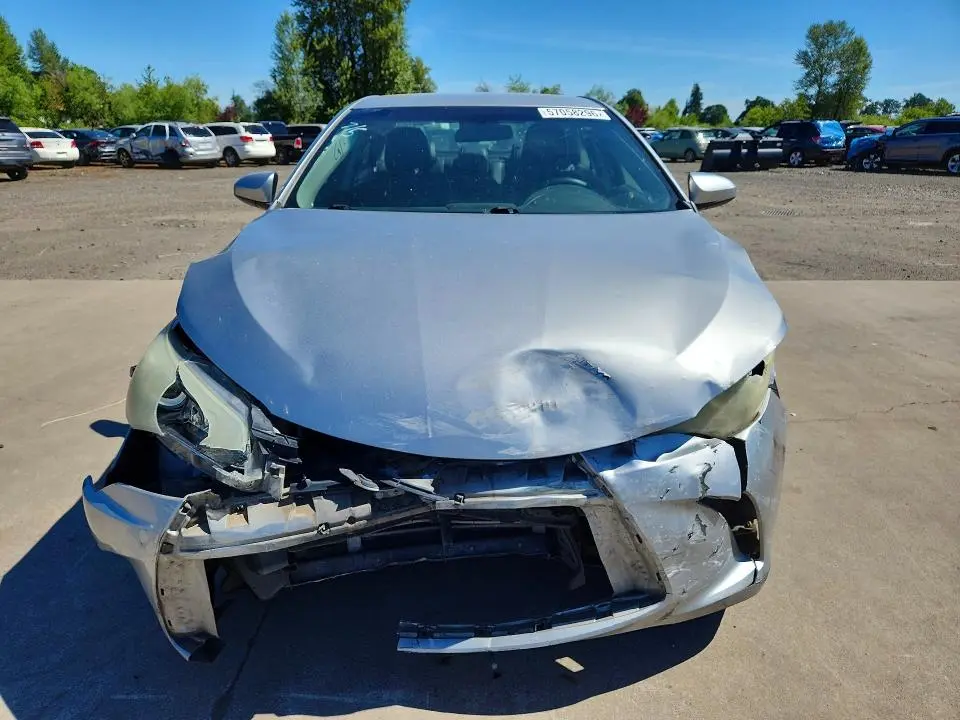 2016 TOYOTA CAMRY SE  