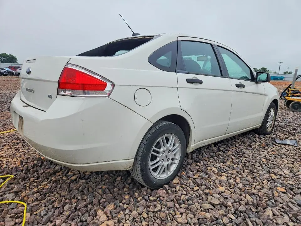 2010 FORD FOCUS SE  