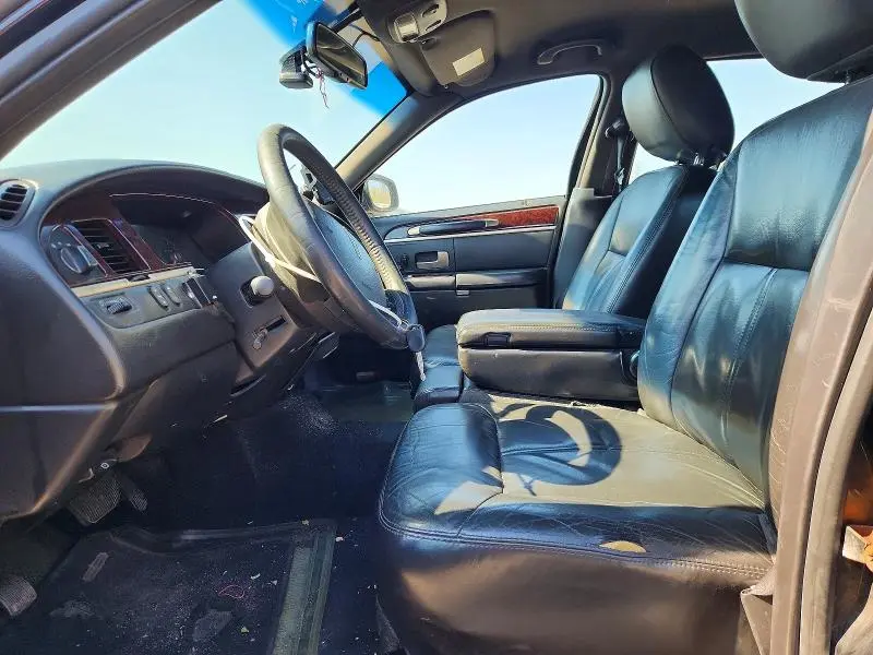 2011 LINCOLN TOWN CAR EXECUTIVE L  