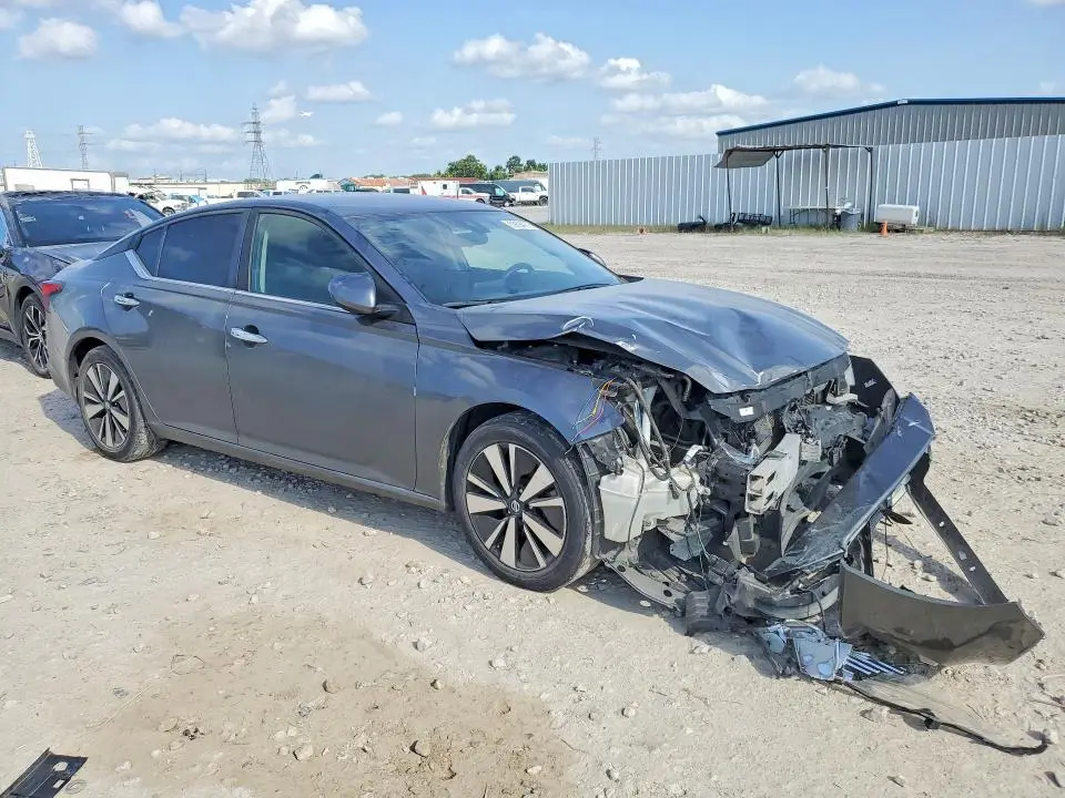 2022 NISSAN ALTIMA SV  