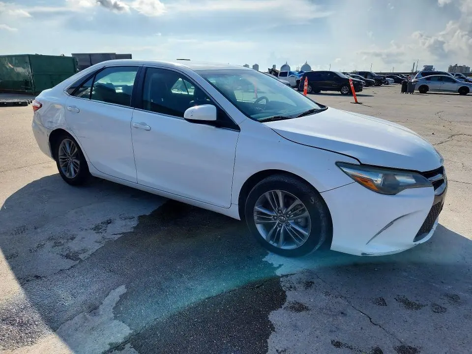 2016 TOYOTA CAMRY SE  