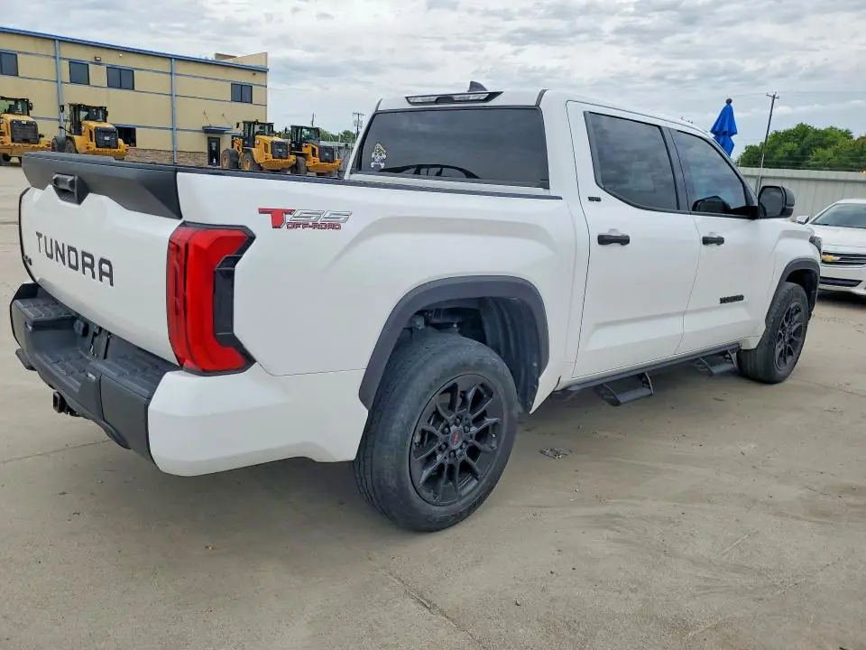 2023 TOYOTA TUNDRA SR5  