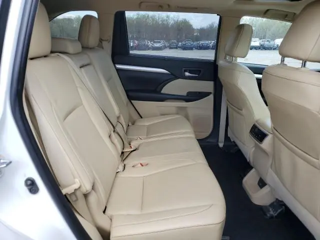 2019 TOYOTA HIGHLANDER SE  