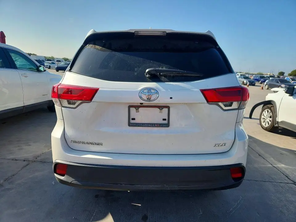 2019 TOYOTA HIGHLANDER XLE  