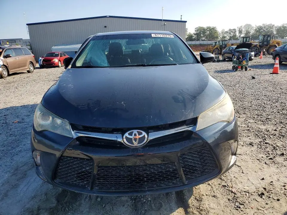 2017 TOYOTA CAMRY SE  