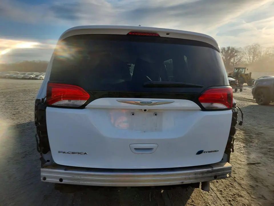 2018 CHRYSLER PACIFICA HYBRID LIMITED  
