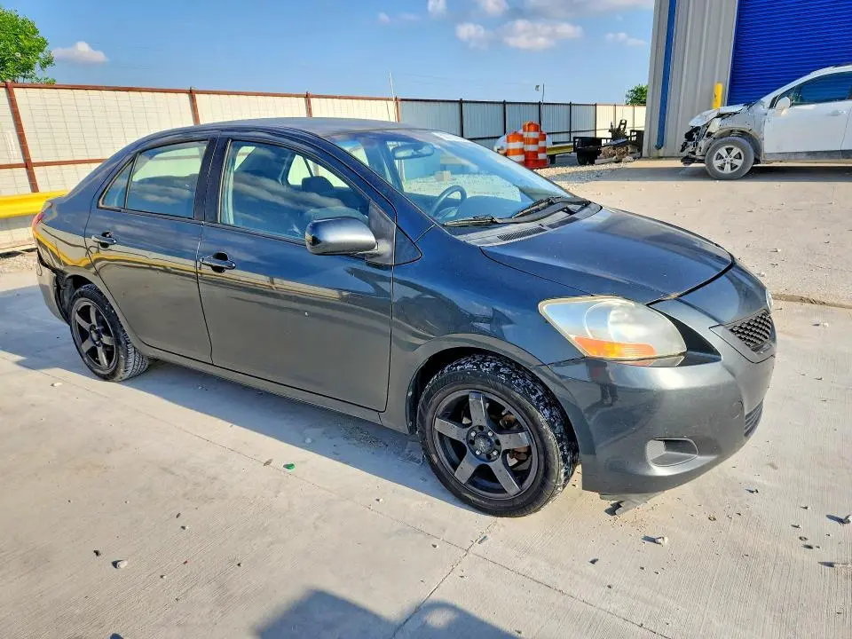 2010 TOYOTA YARIS BASE  