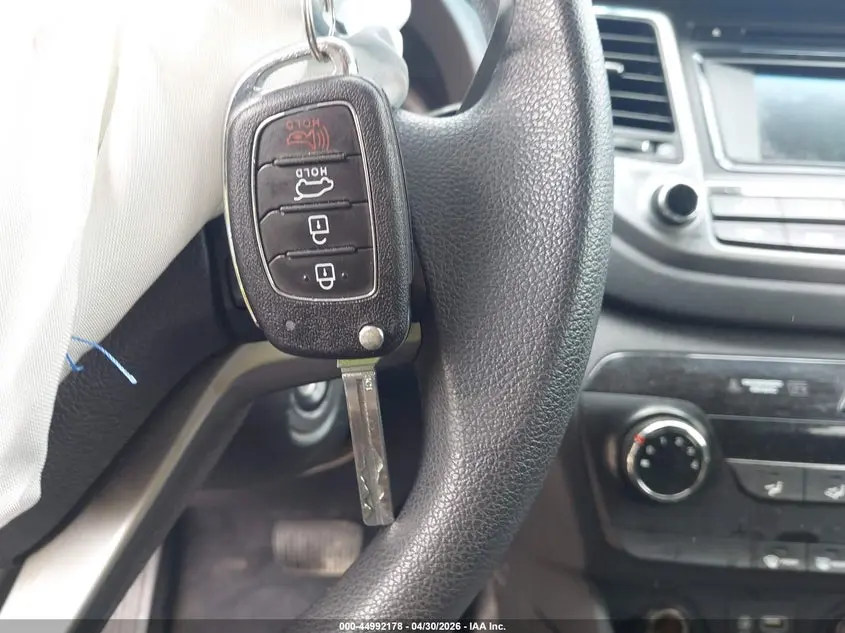 2017 HYUNDAI TUCSON SE