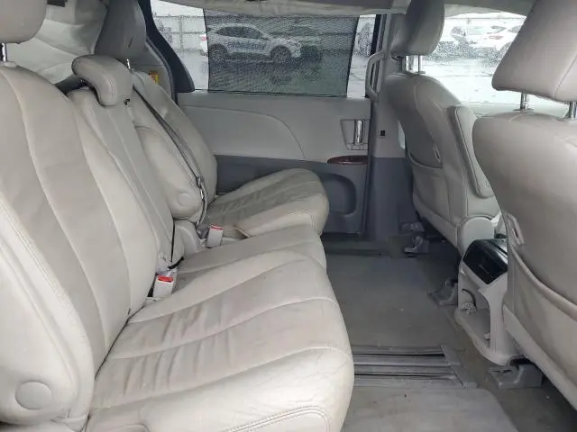 2014 TOYOTA SIENNA XLE  