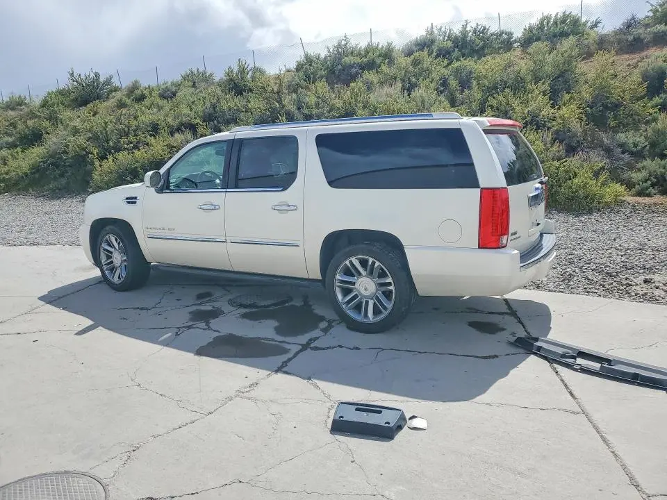 2011 CADILLAC ESCALADE ESV PLATINUM  