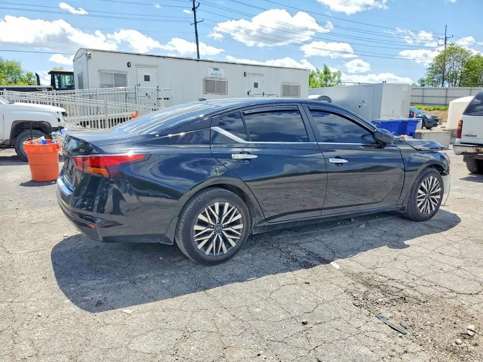 2023 NISSAN ALTIMA SV  