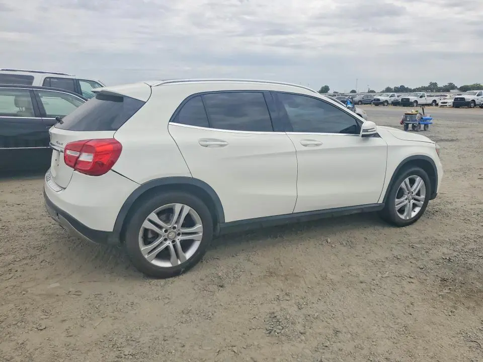2017 MERCEDES-BENZ GLA 250  
