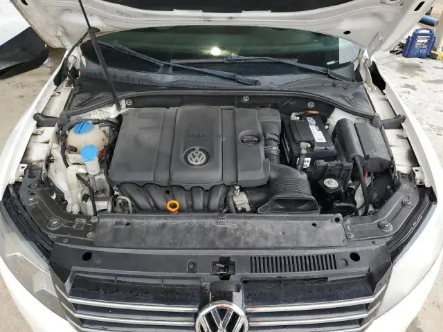 2013 VOLKSWAGEN PASSAT SE  