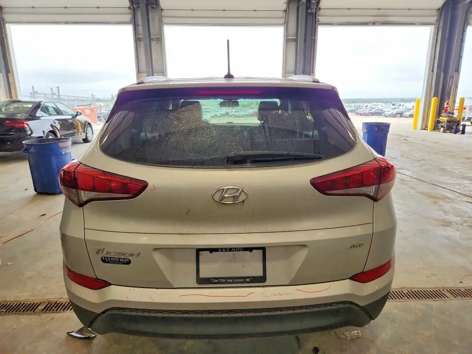 2016 HYUNDAI TUCSON SE  