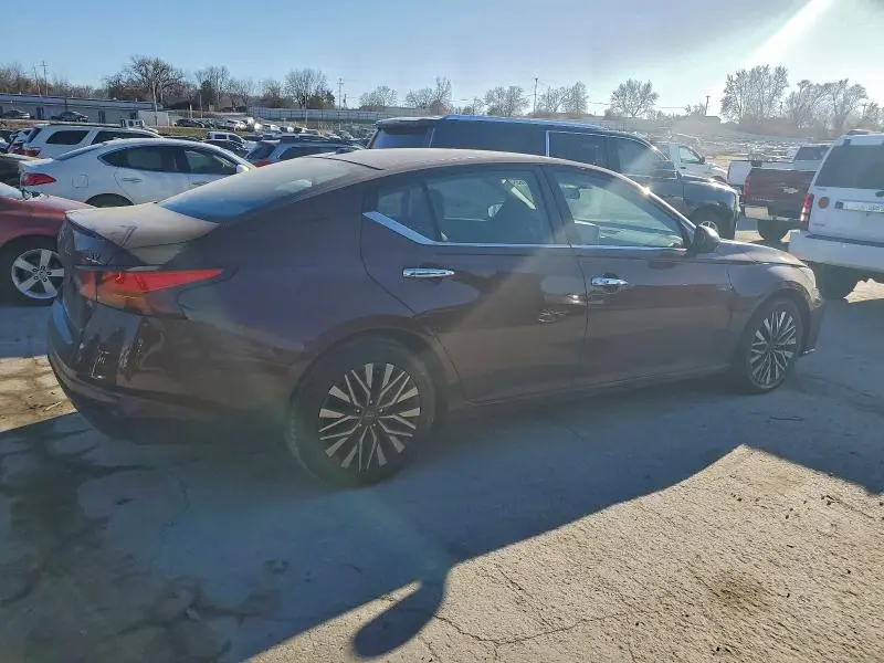 2024 NISSAN ALTIMA SV  