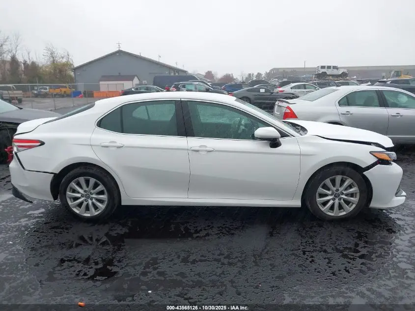 2018 TOYOTA CAMRY LE