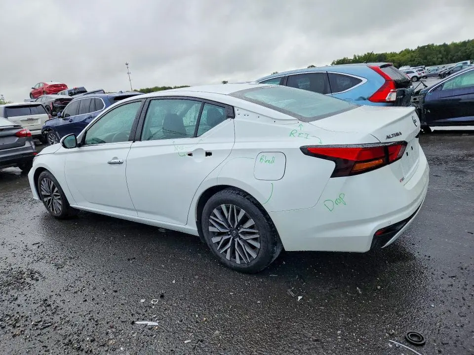 2023 NISSAN ALTIMA SV  