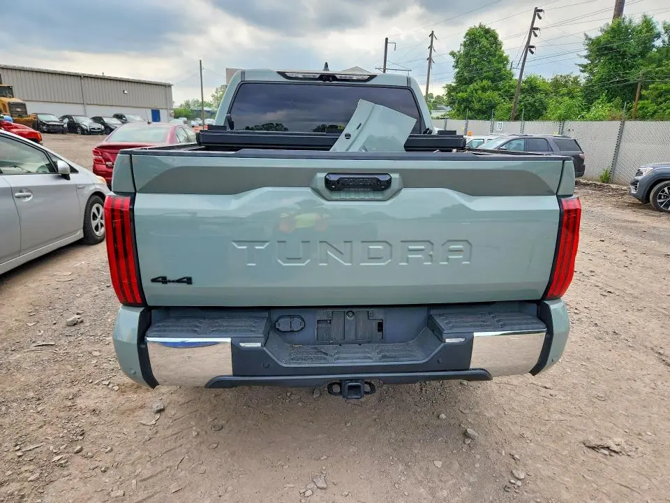 2022 TOYOTA TUNDRA SR5  