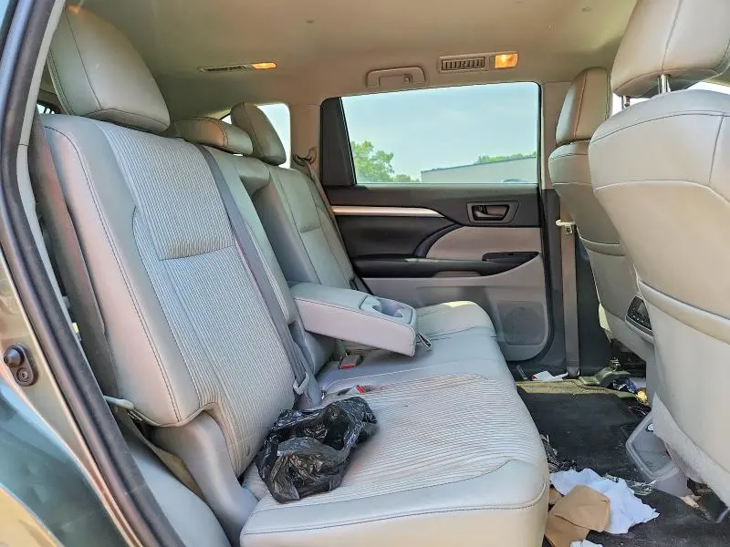 2016 TOYOTA HIGHLANDER LE PLUS  