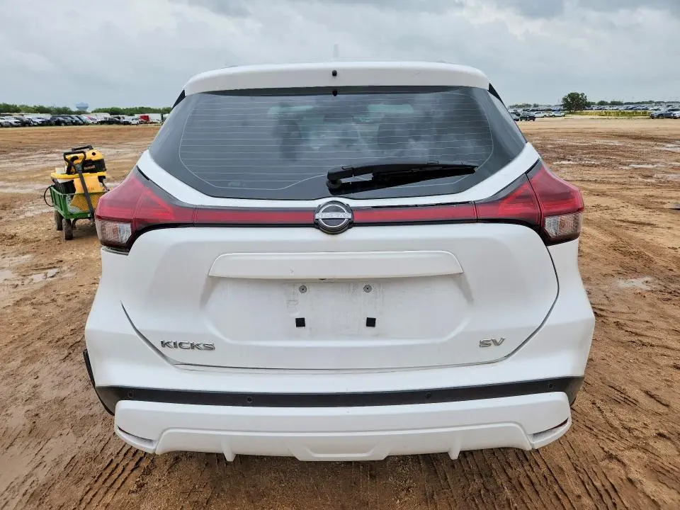 2023 NISSAN KICKS SV  