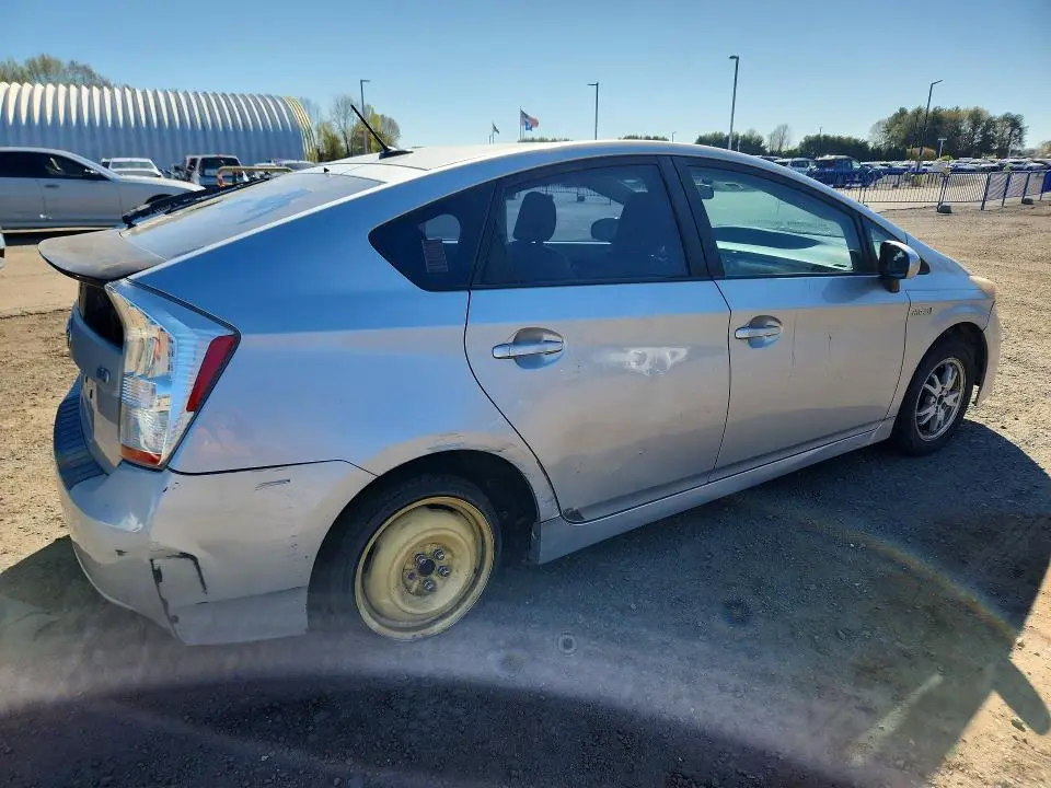 2010 TOYOTA PRIUS III  