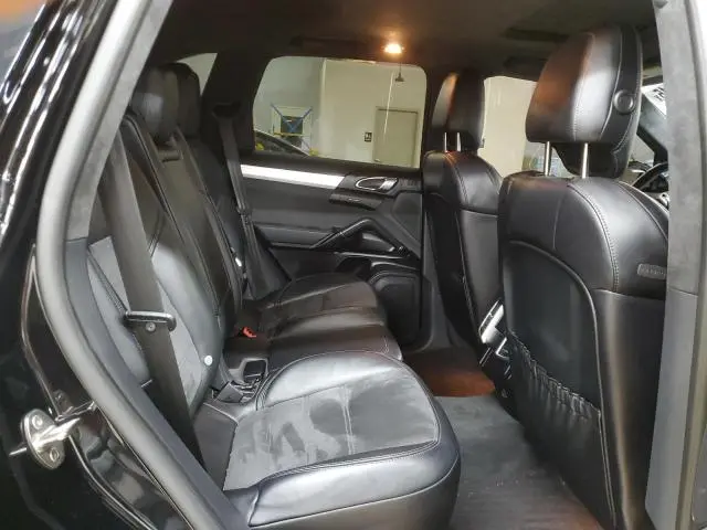 2017 PORSCHE CAYENNE GTS  