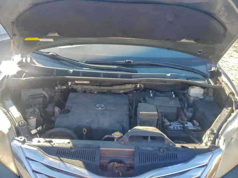 2012 TOYOTA SIENNA XLE  