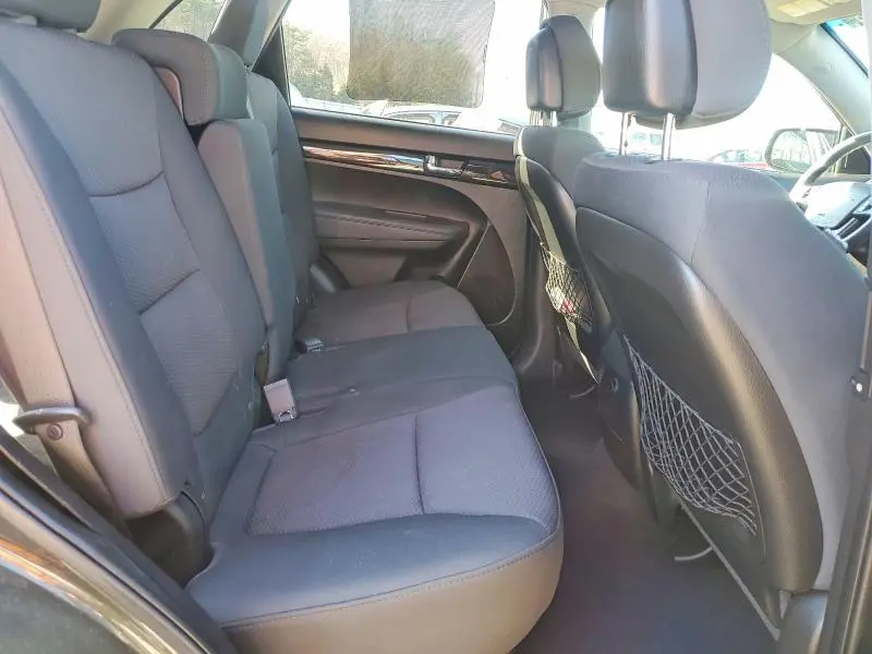 2011 KIA SORENTO BASE  