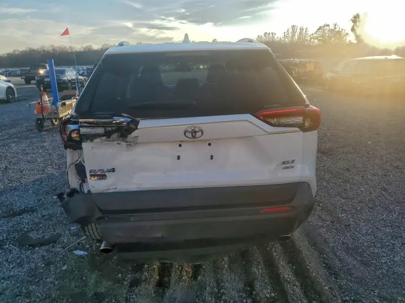 2022 TOYOTA RAV4 XLE  