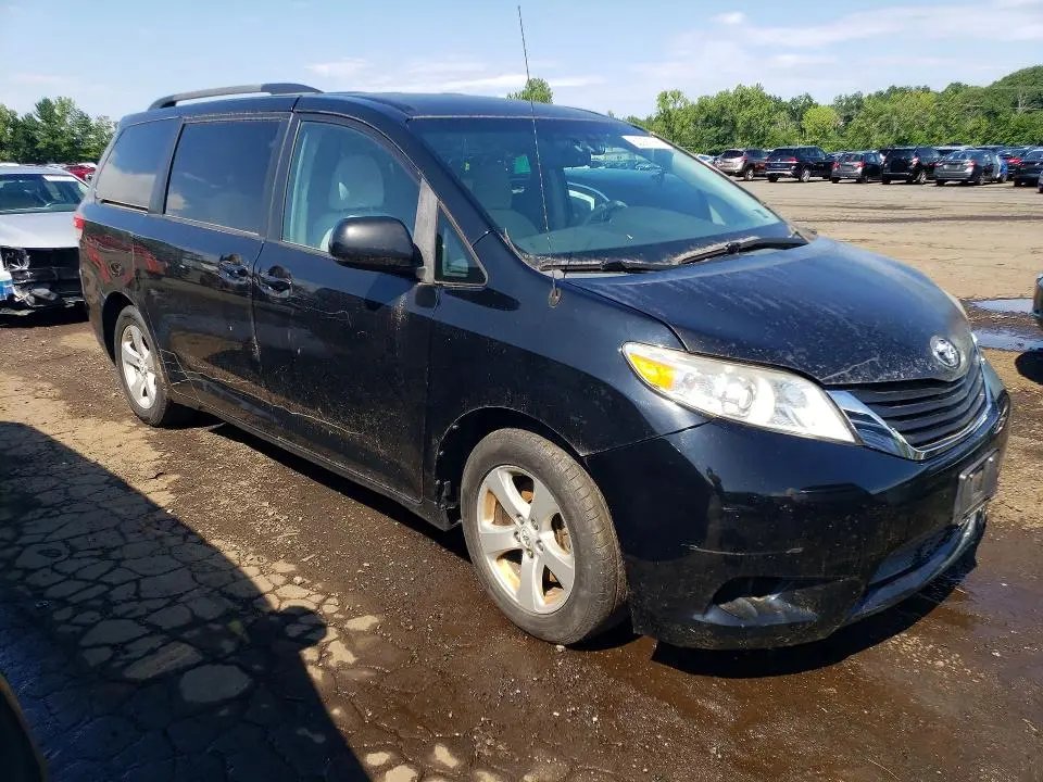 2012 TOYOTA SIENNA LE  