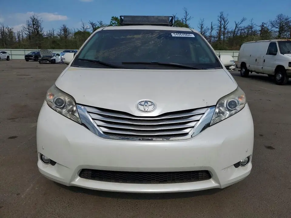 2013 TOYOTA SIENNA LIMITED 7-PASSENGER  
