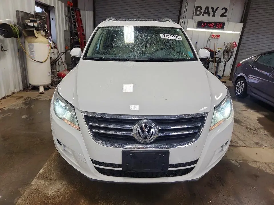 2010 VOLKSWAGEN TIGUAN SE  