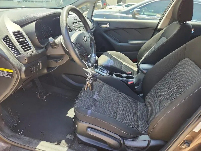 2017 KIA FORTE LX  