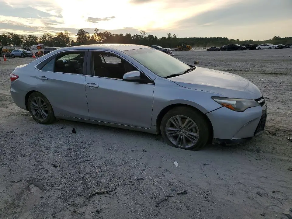 2016 TOYOTA CAMRY SE  