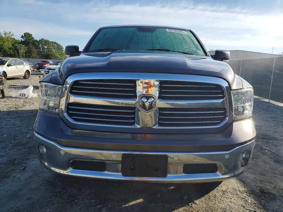 2017 RAM 1500 SLT  