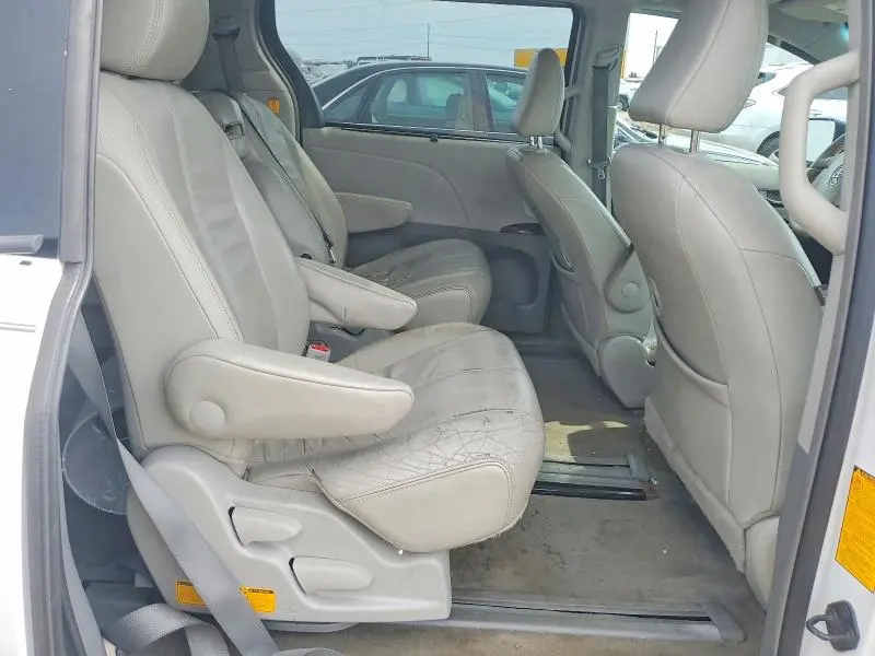 2013 TOYOTA SIENNA XLE 8-PASSENGER  