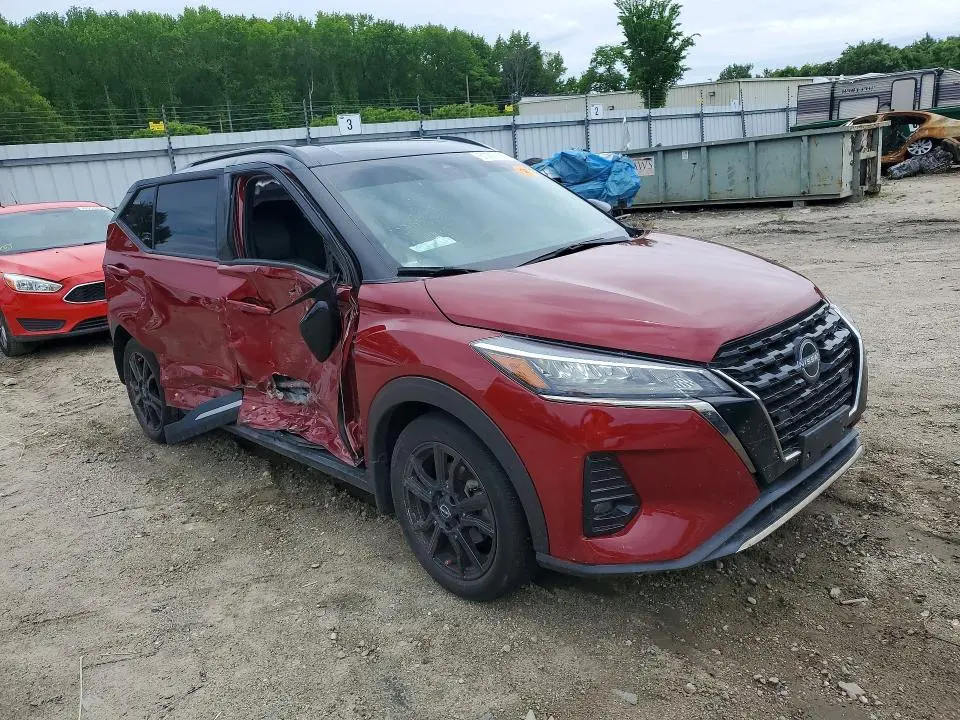 2024 NISSAN KICKS SR  