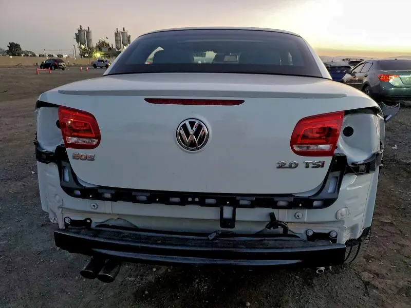 2015 VOLKSWAGEN EOS LUX  