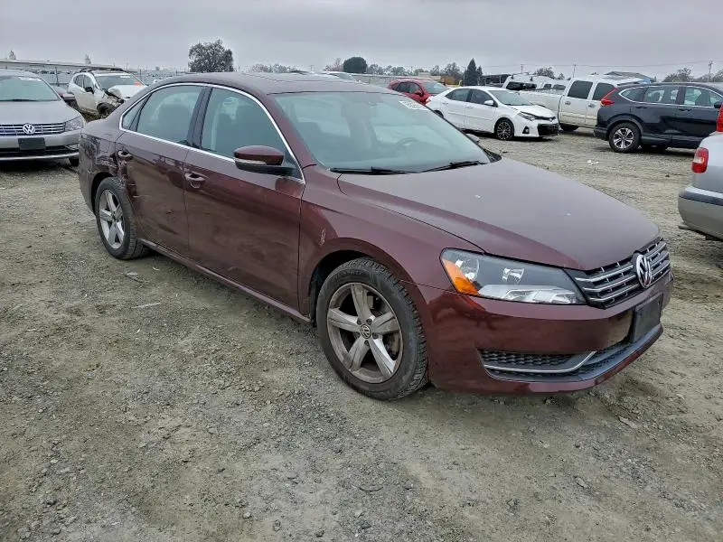 2013 VOLKSWAGEN PASSAT SE  