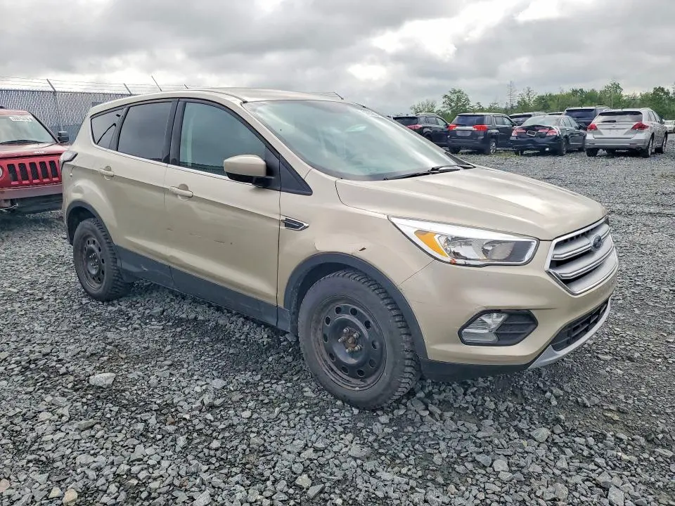 2017 FORD ESCAPE SE  