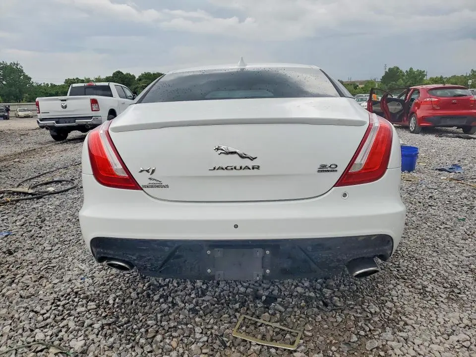 2016 JAGUAR XJ   