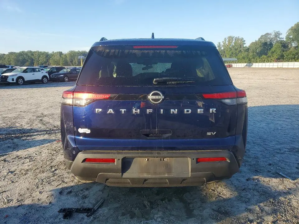 2024 NISSAN PATHFINDER SV  