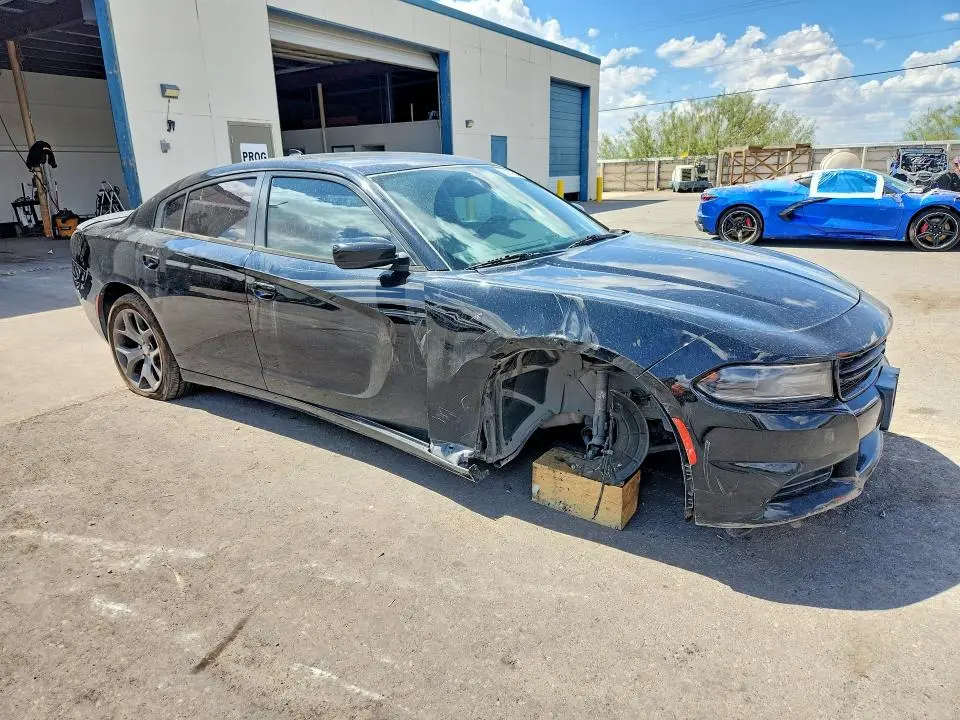 2015 DODGE CHARGER SXT  