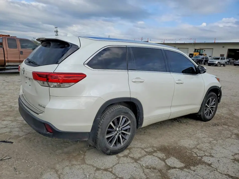 2017 TOYOTA HIGHLANDER XLE  
