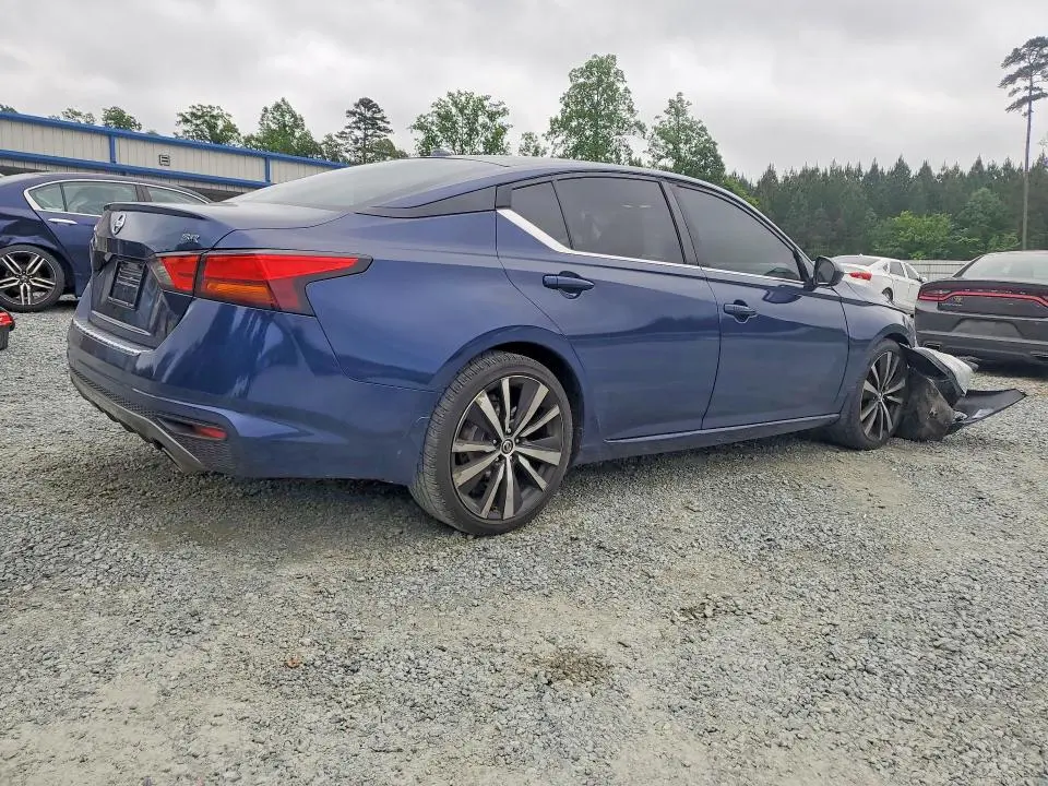 2021 NISSAN ALTIMA SR  